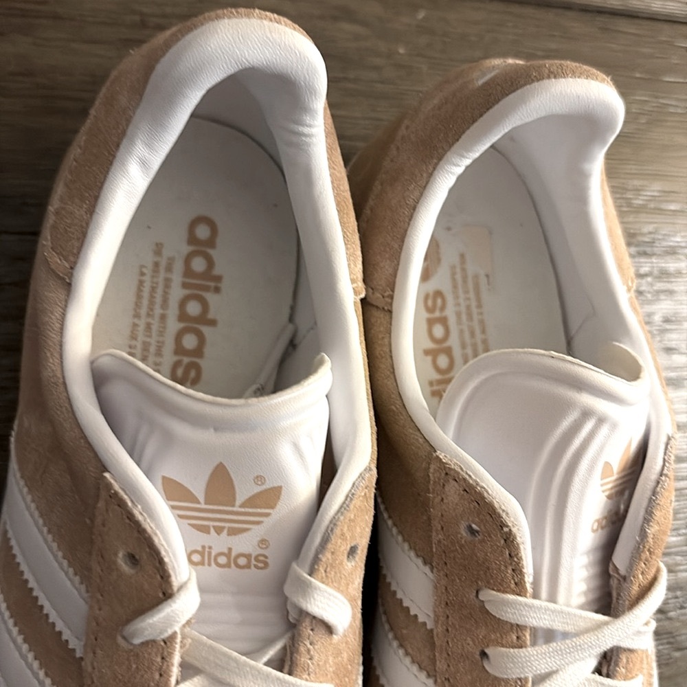 NEW [Adidas] Gazelle Suede Sneakers Shoes Beige/White Men’s 7.5 / Women’s 8.5 - Picture 11 of 13
